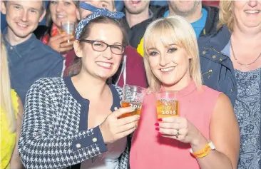  ?? ZACK DOWNEY ?? Left, drinkers enjoying the 2016 event