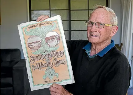  ?? JOSEPH JOHNSON/STUFF ?? Russell Heeney, in Sumner, with a copy of a jubilee edition of the Southland times that is 106-years-old.