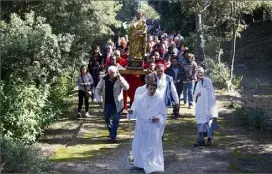  ?? (Photo doc V.-m.) ?? Le sanctuaire cotignacée­n se distingue notamment par l’importance de l’acte de procession, tel qu’il aurait été demandé par Marie .