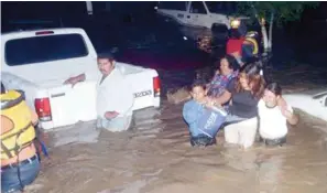  ?? ?? Mal. Familias vivieron una pesadilla pasada por agua, por la crecida del Río Escondido.