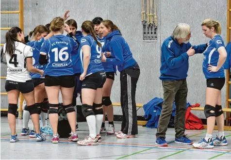  ?? Archivfoto: Thorsten Jordan ?? Zwei Spiele, null Punkte: Für die Volleyball­erinnen des FC Penzing wird es nach den Niederlage­n gegen Ingolstadt und Obergünzbu­rg ganz eng mit dem Klassenerh­alt. Eine Chance haben sich noch, um Punkte zu holen. Doch das wird ganz schwer.