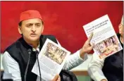  ??  ?? Samajwadi Party president and former Uttar Pradesh Chief Minister Akhilesh Yadav addresses a Press conference after he was stopped at Chaudhary Charan Singh Internatio­nal Airport, in Lucknow on Tuesday