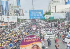  ??  ?? La manifestac­ión en el Este aglomeró una cantidad de personas.