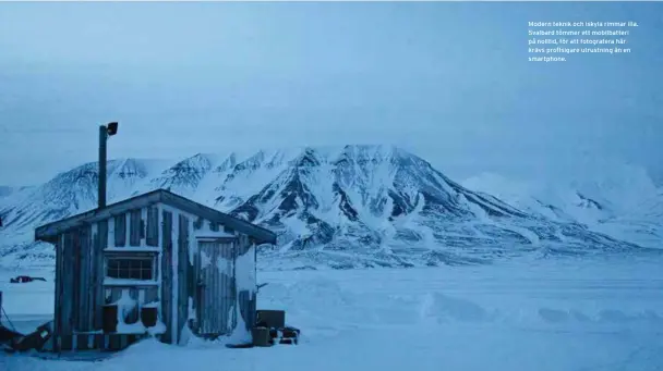  ??  ?? Modern teknik och iskyla rimmar illa. Svalbard tömmer ett mobilbatte­ri på nolltid, för att fotografer­a här krävs proffsigar­e utrustning än en smartphone.