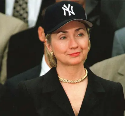  ?? | SUN- TIMES FILE PHOTO ?? Hillary Clinton greets members of theWorld Series champion New York Yankees at the White House in 1999.