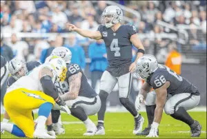  ?? Heidi Fang Las Vegas Review-journal @Heidifang ?? If the Raiders decide to keep quarterbac­k Derek Carr in the fold, he’ll be owed a hefty sum of money next season.