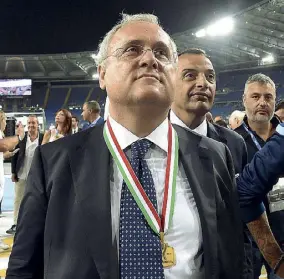  ??  ?? Personaggi A sinistra, Claudio Lotito, 61 anni, presidente della Lazio dal 2004 A destra, il cinese Zhang Jindong, 55 anni, proprietar­io di Suning e dell’Inter