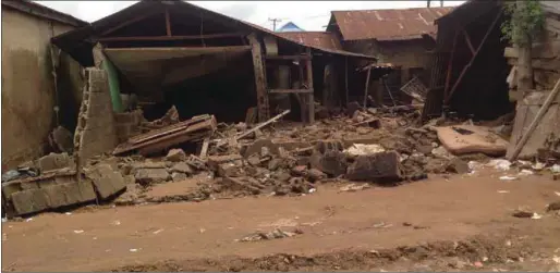  ??  ?? One of the buildings destroyed by the flood in Suleja