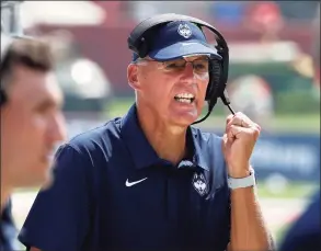  ?? Gary Kazanjian / Associated Press ?? Connecticu­t coach Randy Edsall coaches his team against Fresno State during the second half of an NCAA college football game in Fresno, Calif., on Aug. 28. Edsall, in his fifth season of his second stint with the UConn football program, is stepping down immediatel­y.