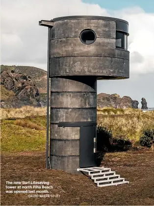  ?? DAVID WHITE/STUFF ?? The new Surf Lifesaving tower at north Piha Beach was opened last month.