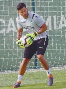  ??  ?? Renan fez ontem o primeiro treino como leão