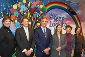  ?? PHOTO COURTESY OF THE MONTGOMERY BAR ASSOCIATIO­N ?? Montgomery County officials join Skippack artist Chelsea Allen for the unveiling of Allen’s new mural gracing the wall of Montgomery County Court Care Thursday.