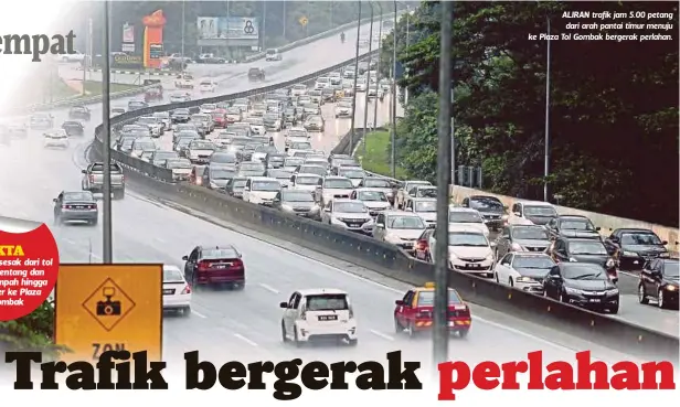  ??  ?? ALIRAN trafik jam 5.00 petang dari arah pantai timur menuju ke Plaza Tol Gombak bergerak perlahan.