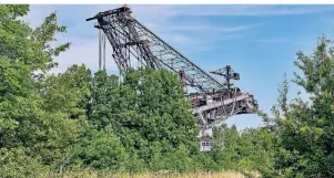  ?? ?? Der Bagger 1452 ist ein Schaufelra­dbagger, der 1961 für die Braunkohle­förderung hergestell­t wurde. Er war bis 2001 im ehemaligen Tagebau Berzdorf im Einsatz.