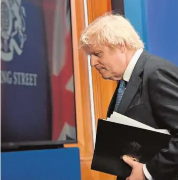  ??  ?? El primer ministro británico, Boris Johnson, tras la rueda de prensa