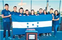  ??  ?? EQUIPO. El grupo está conformado por nueve estudiante­s.