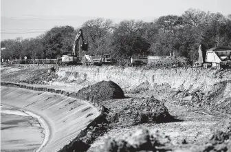  ?? Godofredo A. Vásquez / Staff file photo ?? Coastal protection funds allow for work along the banks of the Brays Bayou to help prevent flooding in southwest Houston. Area officials worry they may not receive as much as they need.