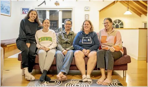  ?? RICKY WILSON/STUFF ?? Maike Schaumkel, 28, her parents, and her sisters who all live at home together. From left, Seini, 22, Vanja, 24, Fred, Suzie and Maike.