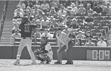  ?? KIM KLEMENT/USA TODAY SPORTS ?? Braves second baseman Orlando Arcia bats against the Yankees as the pitch clock counts down during a spring training game Sunday in Tampa, Fla.