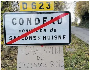  ??  ?? Le projet de vente d’un chemin rural dans les bois de Condeau préoccupe les habitants.