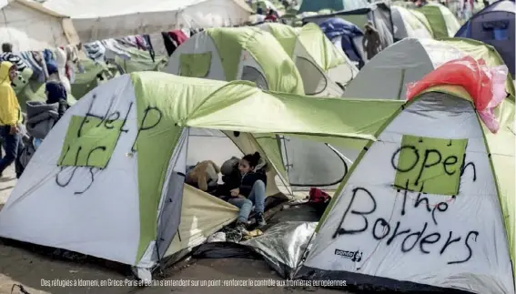  ??  ?? Des réfugiés à Idomeni, en Grèce. Paris et Berlin s’entendent sur un point : renforcer le contrôle aux frontières européenne­s.