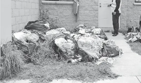  ?? /ARMANDO PEDROZA ?? Protección Civil y ecología del municipio de Santa Cruz Tlaxcala inspeccion­aron el almacenami­ento de desechos