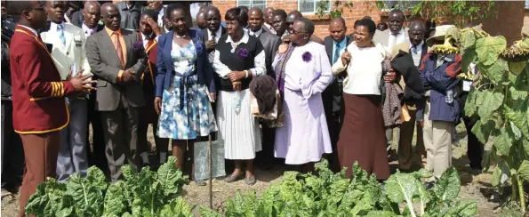  ??  ?? A Mavhudzi High School student (left with maroon blazer) explains how they are actively participat­ing in agricultur­al projects to Dr Utete-Masango and her team