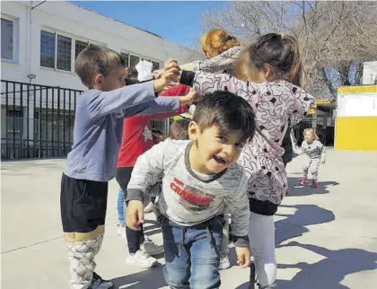  ?? CÓRDOBA ?? Alumnos del CEIP Jerónimo Luis de Cabrera juegan durante un recreo.