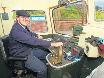  ?? ?? WELL CONNECTED: Volunteer driver Kaine Bisset at the controls at Brechin.