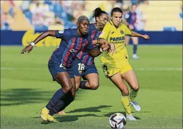  ?? FOTO: EFE ?? Asisat Oshoala logró el 0-2 con una vaselina de crack
Su primer gol en esta Liga, tras gran pase de Mariona