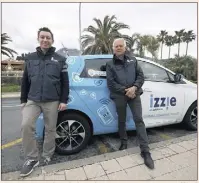  ??  ?? Les Mentonnais Fabrice Pinet et Jean-Marc Castellani roulent en Renault Zoé « Izzie ».