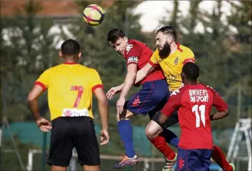  ?? (Photos J.-F. O et E. O.) ?? Le capitaine Robin Bardi face à Rousset lors de la e journée, un match frustrant pour l’ASCC (-).