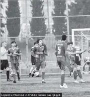  ??  ?? Lojtarët e Vllaznisë U-17 duke festuar pas një goli