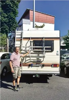  ?? RP-FOTO: NIKA ?? Vor 15 Jahren kaufte sich Friedel Groß das Wohnmobil. Seit zwei Jahren allerdings hat er immer wieder Ärger mit Knöllchen.