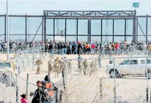  ?? ?? Cientos de migrantes intentaron cruzar a EU de forma tempestiva