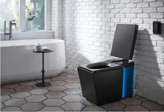  ??  ?? Die Numi Intelligen­t Toilet von Kohler hat einen beheizbare­n Toilettens­itz, einen Fußwärmer, eine anpassbare Beleuchtun­g und Musikwiede­rgabe. Das alles können Sie per Alexa steuern.