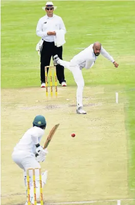  ?? Picture: MICHAEL PINYANA ?? IN THE ZONE: Border’s Basheer Walters bowls to Letlotle Sesele of SWD at East London’s Buffalo Park on Friday.