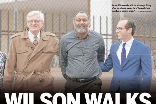  ?? COLIN BOYLE/ SUN- TIMES ?? JackieWils­on walks with his attorneys Friday after his release, saying he is“happy to be a member of society again.”