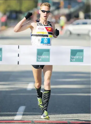  ?? ARLEN REDEKOP/PNG STAFF PHOTO ?? Brendan Gregg of Davis, Calif., clocked the 10-kilometre Vancouver Sun Run course in 29 minutes 14 seconds Sunday to beat out Prince George native Geoff Martinson by 21 seconds.