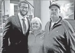  ?? ?? Pre-superstard­om family photo: Colin Kaepernick (l.) with his parents.