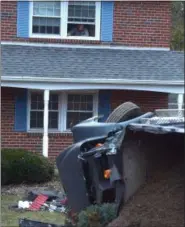  ?? PETE BANNAN - DIGITAL FIRST MEDIA ?? A resident looks out at the tractor-trailer that overturned on his lawn on Baltimore Pike in Pennsbury.