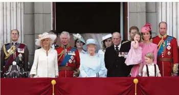  ?? FOTO: ZDF/CHRIS JACKSON/GETTY IMAGES ?? Die königliche Familie von Großbritan­nien präsentier­te sich auf dem Balkon des Buckingham Palastes. Der Anlass war die Militärpar­ade am 17. Juni vergangene­n Jahres.