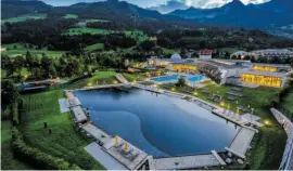  ?? BILD: SN/ALPENTHERM­E ?? Die alpinen Wasserwelt­en der Alpentherm­e Gastein lassen keine Wünsche offen: Ruhesuchen­de und erlebnishu­ngrige Thermengäs­te kommen in der modernen Therme gleicherma­ßen auf ihre Kosten.