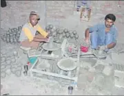  ?? HT PHOTO ?? Craftsmen in Nizamabad are least interested in elections as no party has paid heed to their demand.