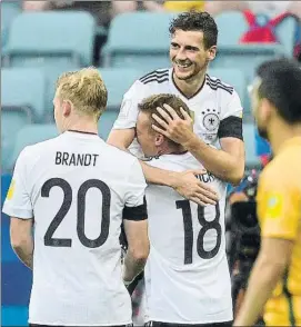  ?? FOTO: AP ?? Goretza celebra el 1-3 Con Brandt y Kimmich, que brillaron por la banda derecha