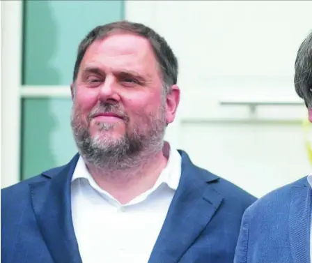  ??  ?? Oriol Junqueras y Carles Puigdemont, durante la reunión que ambos celebraron en Waterloo