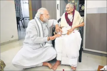  ?? PIB ?? Prime Minister Narendra Modi with his mother in Gandhinaga­r on Saturday.