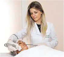  ??  ?? A Dermatolog­ista Fabiola Bordin acredita que a resistênci­a de pacientes ao botox se deve pela falta de informação