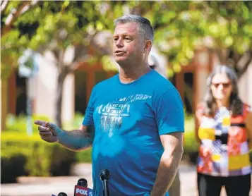  ?? ADRIANA HELDIZ U-T ?? Housing advocate John Brady discusses homelessne­ss policies at a news conference Aug. 30 in Chula Vista.