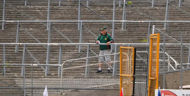  ??  ?? GAME WITHOUT THE CROWD: Former Kilkenny and James Stephens player Phil ‘Fan’ Larkin looks on during the Kilkenny County Senior Hurling League Group A match between James Stephens and Danesfort at UPMC Nowlan Park in Kilkenny. GAA matches continue to take place in front of a limited audience. Photo: Matt Browne/Sportsfile